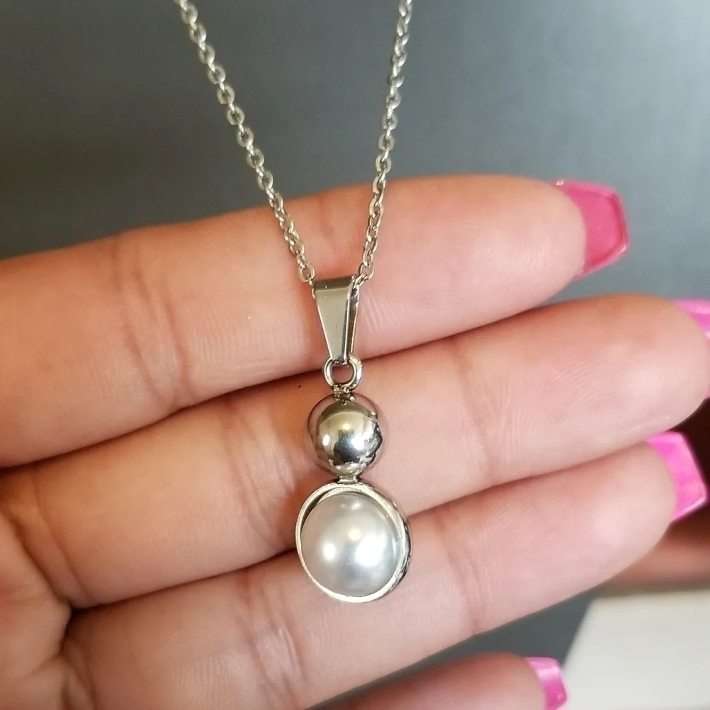 NECKLACE - Picture 2 of 4